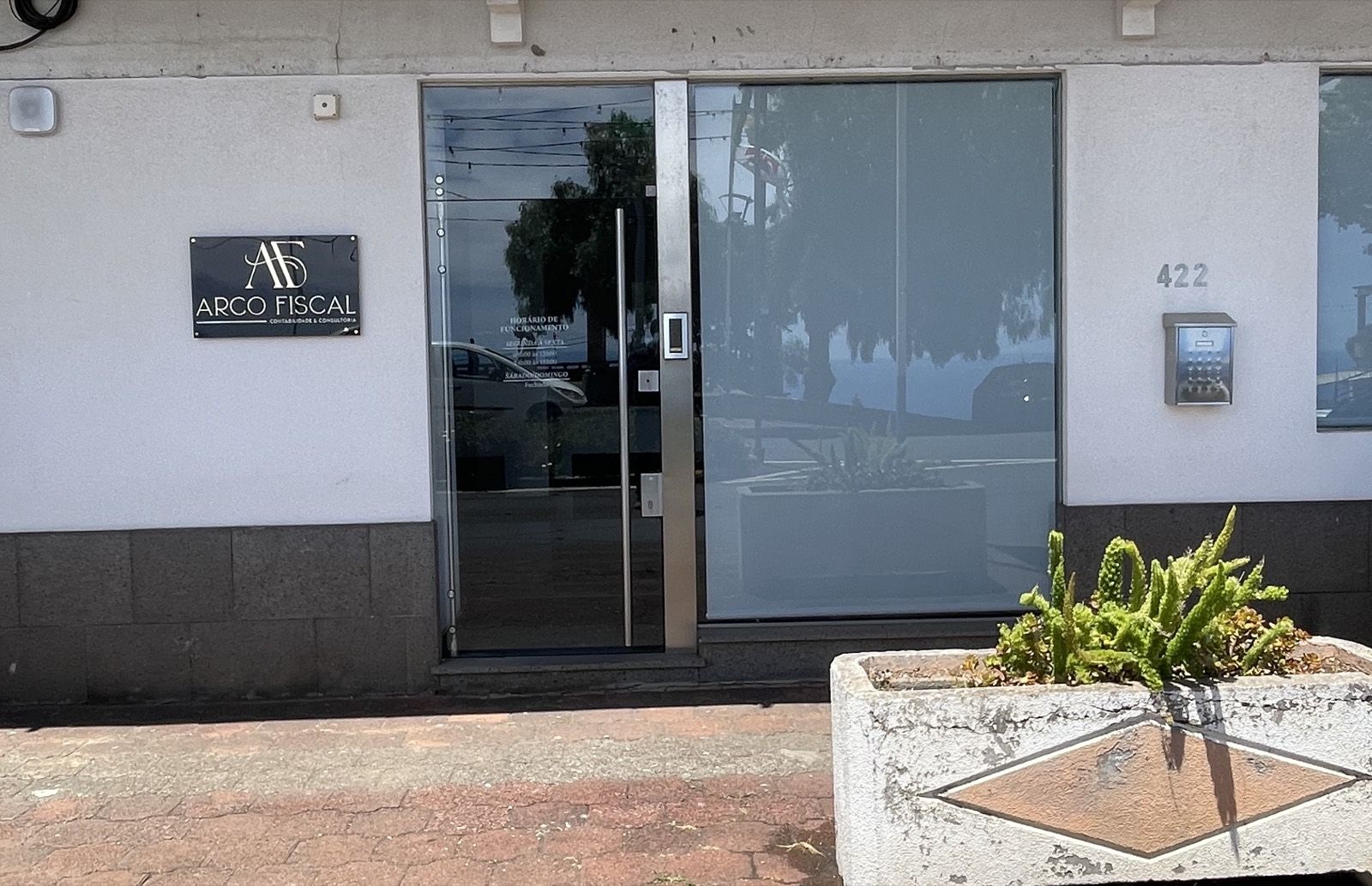 Entrada da Arco Fiscal, nº 422 na Estrada Regional 222, Arco da Calheta